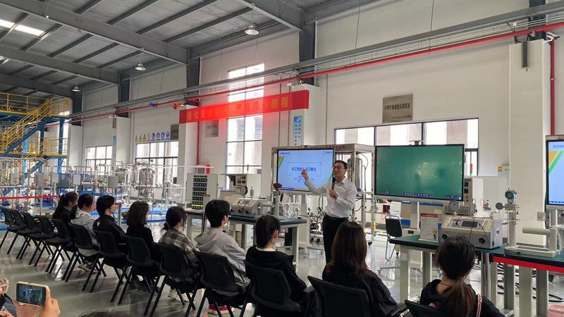 北京木工胶粘剂厂家，正在经历一场从“粘得住”到“粘得对”的转型